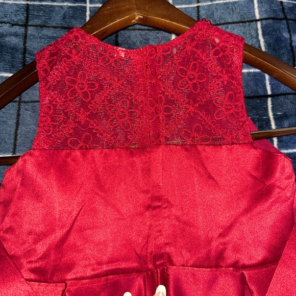 Beautiful Princess Girls Dress with Train - Picture 8 of 8